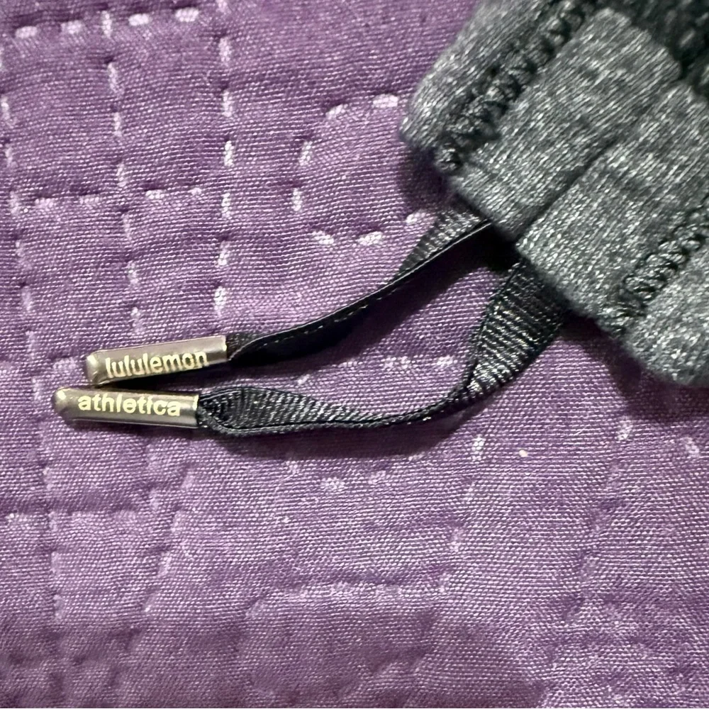 Lululemon Hot and Sweaty Tank Gray Black Adjustable Strap Built In Bra Size 8